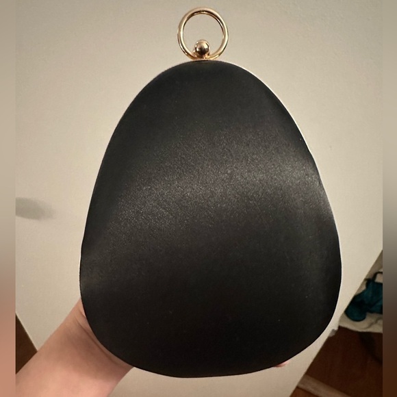 structured clutch black satin pearl gold chain and ring handle - Picture 13 of 17